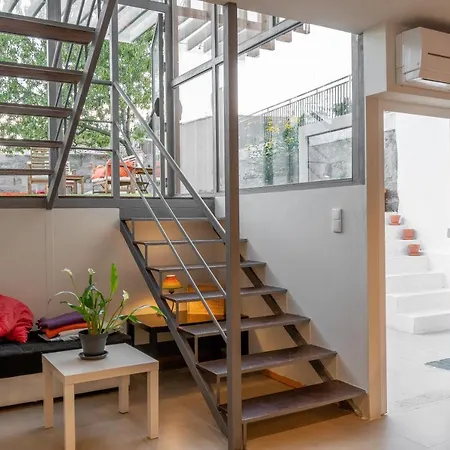 Peach & Hostal Oporto