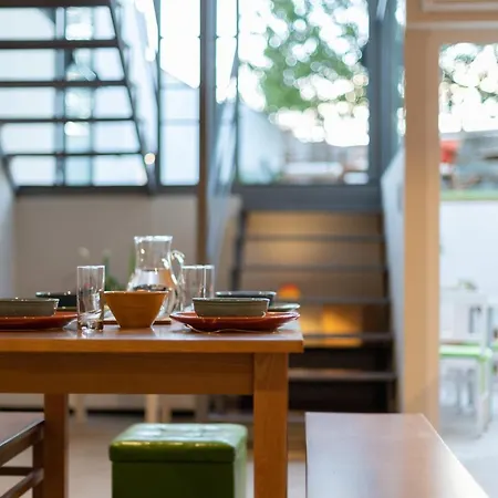 Peach & Hostal Oporto