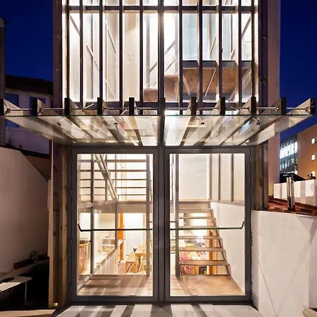 Peach & Hostal Oporto