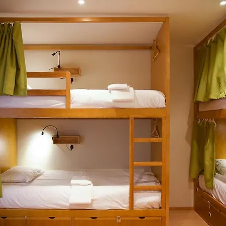 Hostel Peach & *