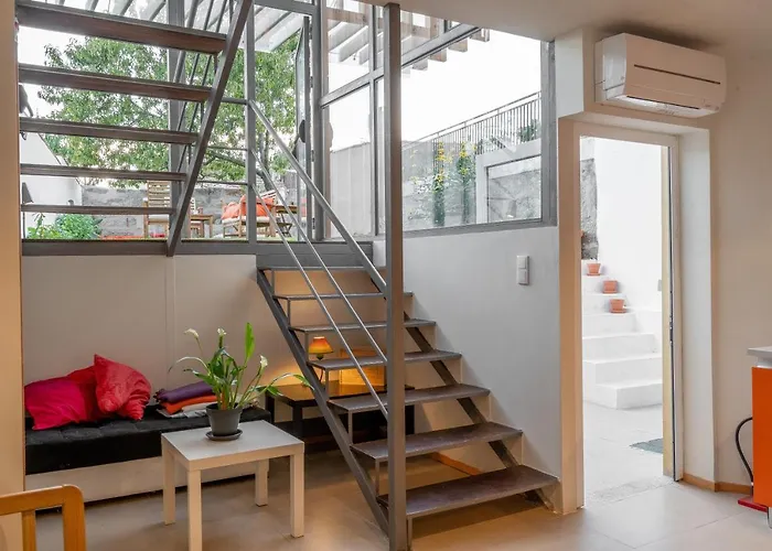 Peach & Hostal Oporto