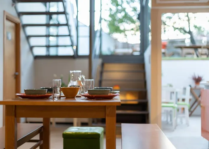 Peach & Hostal Oporto