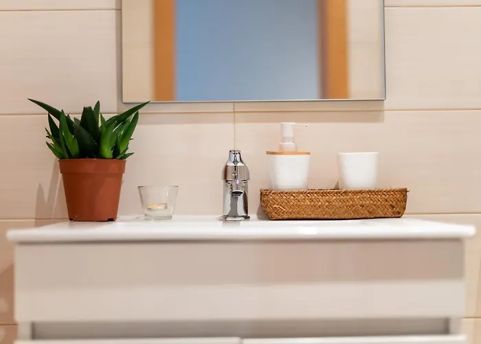 Peach & Hostal Oporto