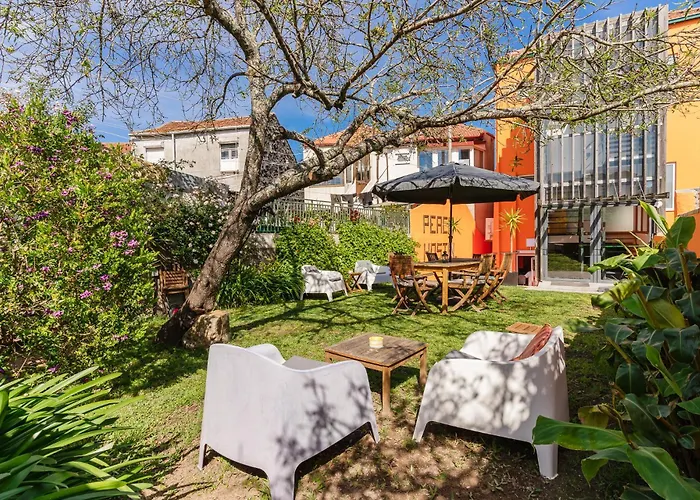 Peach & Hostal Oporto