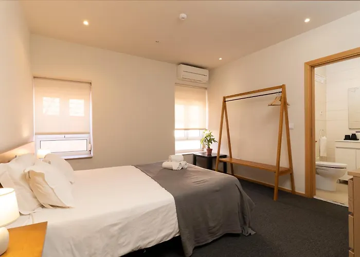 Peach & Hostal Oporto