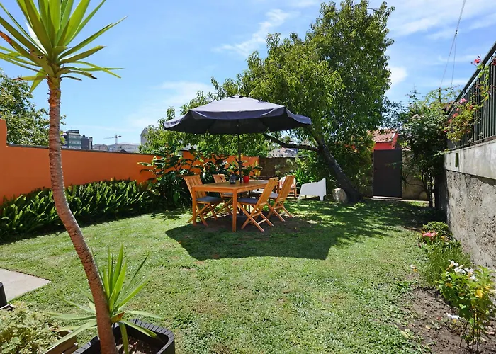 Peach & Hostal Oporto