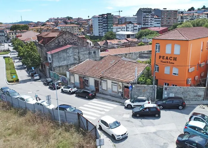 Peach & אכסניה