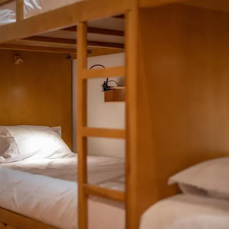 호스텔 Peach & 포르투